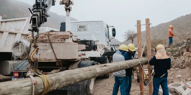 Hito histórico en Valle Fértil: la red eléctrica llega por primera vez a las Sierras de Chávez y Elizondo y transforma la vida de 16 familias rurales
