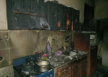 Pérdidas totales y dos heridos graves tras un voraz incendio en el Barrio Bicentenario de Angaco: interviene la UFI Genérica