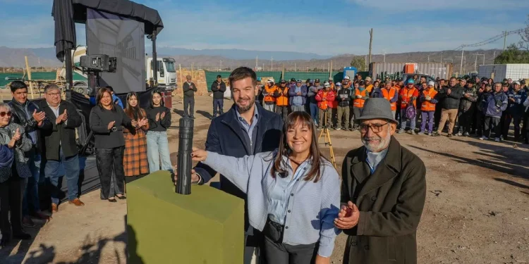 Hito histórico en Chimbas: colocaron la piedra basal para la construcción del primer polideportivo techado