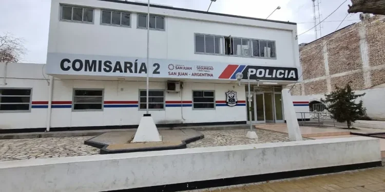 Comisaría 2da: condenaron e inhabilitaron a un policía por golpear a un preso esposado
