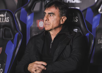Tras la dura goleada en Copa Argentina, la dirigencia de Independiente echó a Gustavo Quinteros