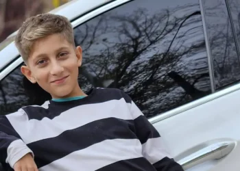 «Lo lograste»: el conmovedor momento en que unos padres le anuncian a su hijo de 11 años que venció al cáncer
