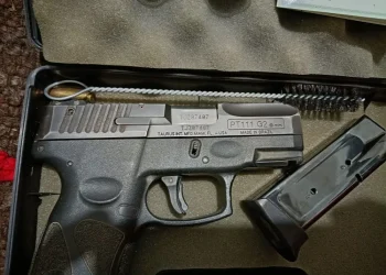 Allanaron una casa en Rawson por una denuncia de amenazas y secuestraron dos armas