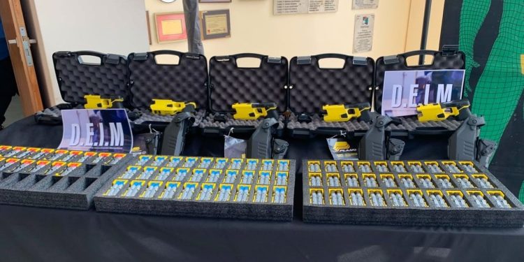 Pistolas Taser en San Juan: capacitaron a 120 efectivos policiales para garantizar cobertura permanente las 24 horas