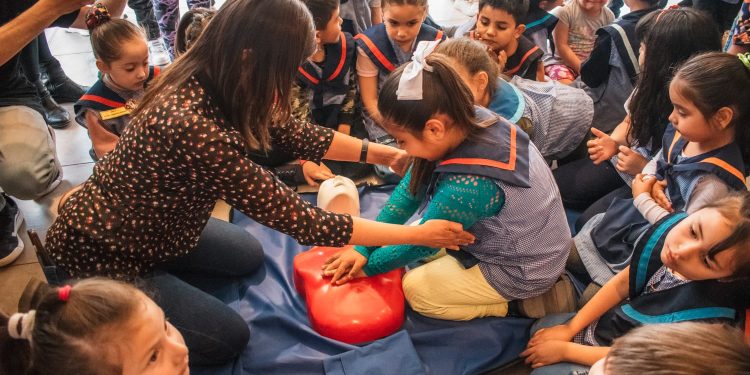 El futuro se escribe en comunidad: Rawson presentó la renovada Feria Provincial de la Cultura Popular y el Libro en La Superiora