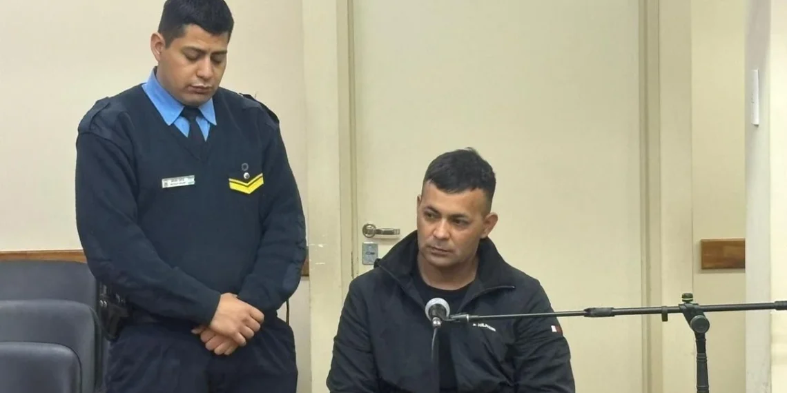 Violencia armada en Rawson: un policía irrumpió borracho en la casa de su ex, la amenazó con su arma y la jueza lo dejó libre