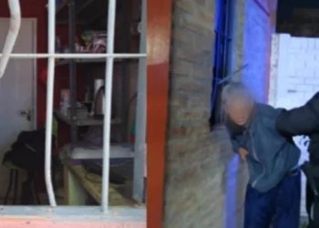 Desconcierto judicial en Flagrancia: quedó atascado en las rejas tras robar en una ferretería de Chimbas, rechazó quedar libre y pidió ir al Penal