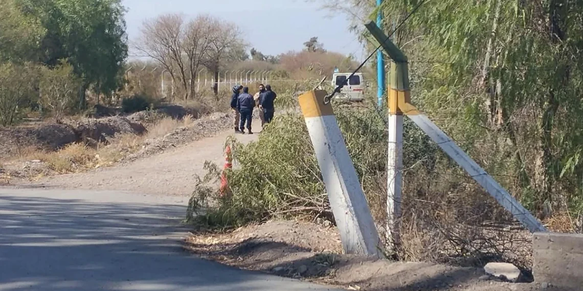 Conmoción en Albardón: hallaron a un hombre sin vida y semidesnudo dentro de una Traffic