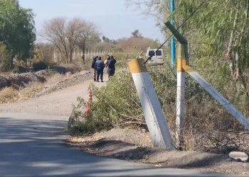 Conmoción en Albardón: hallaron a un hombre sin vida y semidesnudo dentro de una Traffic