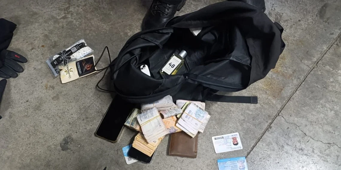 Madrugada descontrolada en Capital: zigzagueaba en moto con 1,74 g/l de alcohol, casi $2,5 millones sin declarar y marihuana