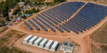 Boom de inversores: más de 30 empresas compiten por la construcción de un innovador parque solar con baterías en Iglesia