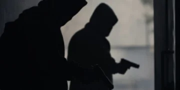 Terror en Pocito: encapuchados le cortaron la luz a una mujer, la golpearon y huyeron con un millonario botín