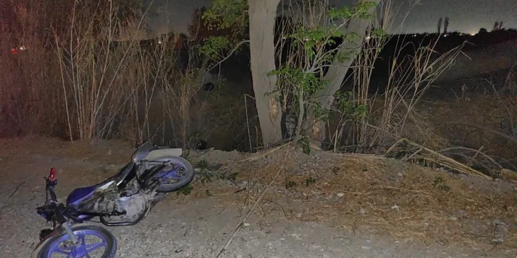 Tragedia en Pocito: un motociclista de 39 años se estrelló contra un árbol y murió en el acto