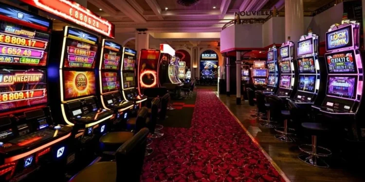 Advierten un desplome del 40% en la recaudación de los casinos físicos en San Juan: crisis del bolsillo y auge del juego online