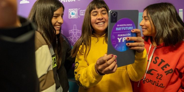 Formación para el futuro: más de 600 estudiantes de Calingasta se capacitaron en energía e innovación con Los Azules e YPF Luz