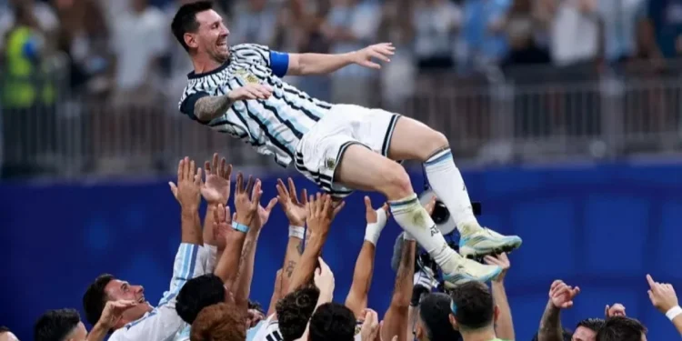 La UBA distinguirá a Lionel Messi con el Doctorado Honoris Causa durante su despedida en el Monumental