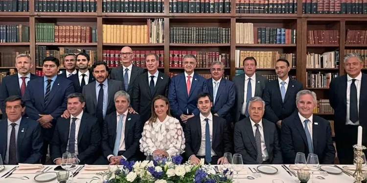 El Bono San Juan como carta de presentación: Orrego desembarcó en París para captar inversiones mineras durante la Argentina Week
