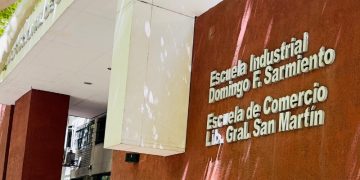 Paros en la UNSJ: padres de los colegios preuniversitarios presentaron un amparo en la Justicia Federal para exigir clases