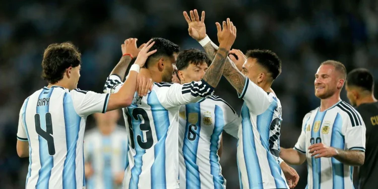 Scaloneta 4.0 a paso firme: la Selección aplastó 4-0 a Bolivia en Córdoba con Cuti Romero de líder y ráfaga de debuts
