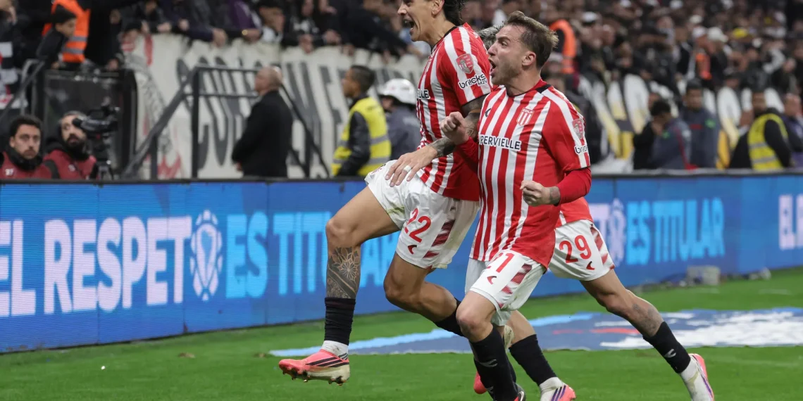 Estudiantes dio el golpe en Brasil: venció a Corinthians con gol agónico de Castro y penal errado por Depay para meterse en semifinales de la Copa Libertadores