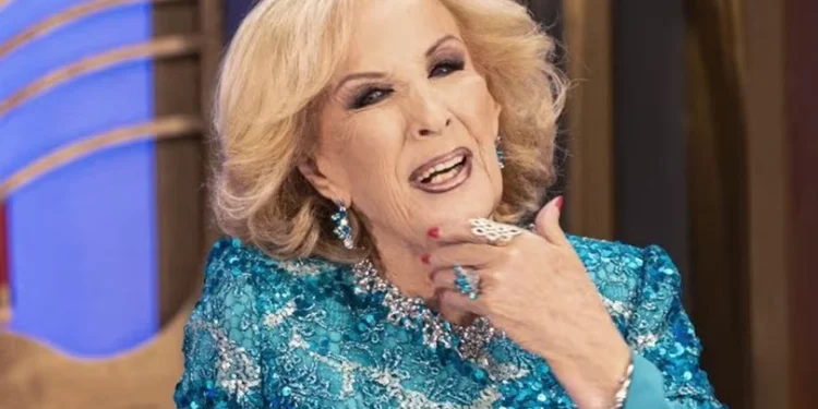 Alivio en el mundo del espectáculo: Mirtha Legrand pasó a habitación común y presenta una «franca mejoría» de su cuadro pulmonar