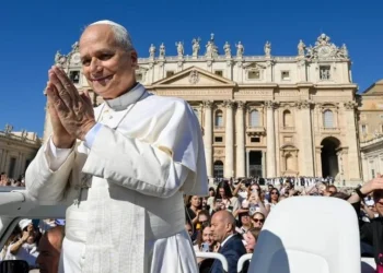 El papa León XIV respaldó seis proyectos multisectoriales frente al avance de la inteligencia artificial y pidió no delegar decisiones humanas a algoritmos