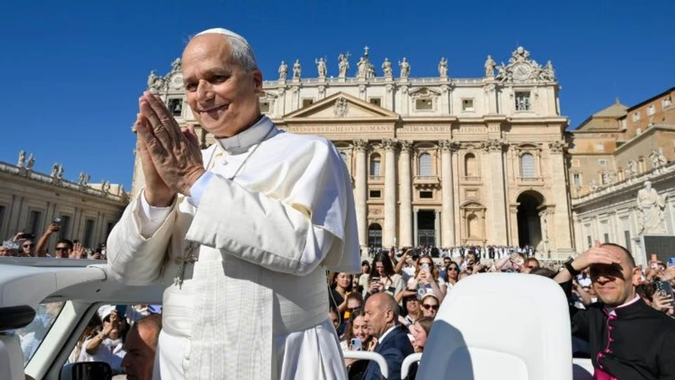 El papa León XIV respaldó seis proyectos multisectoriales frente al avance de la inteligencia artificial y pidió no delegar decisiones humanas a algoritmos