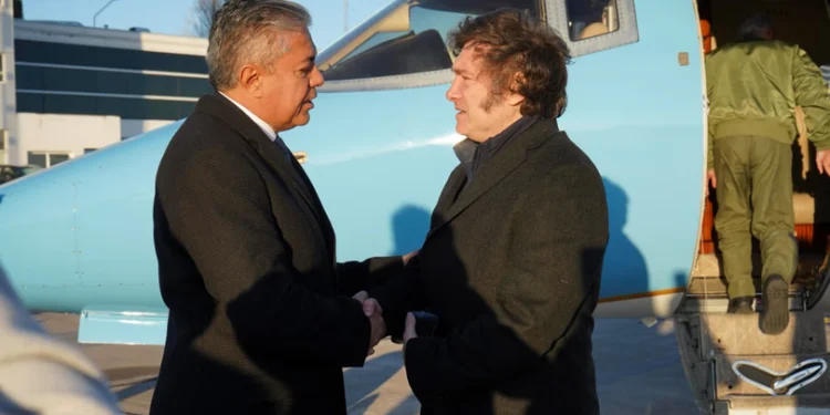 Fuerte cruce por Vaca Muerta: Javier Milei se metió en la polémica y respaldó a Rolando Figueroa frente a las críticas de Alfonso Prat-Gay