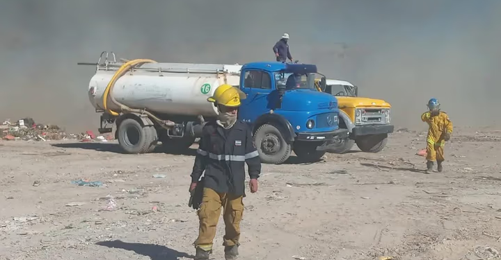 Alerta en Rivadavia: un incendio en el complejo Anchipurac demandó seis horas de intenso combate contra las llamas