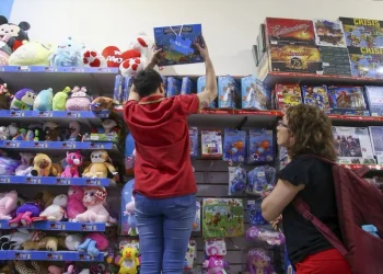 Las ventas minoristas pyme cayeron 5% en San Juan durante agosto: fuerte impacto en bazar, construcción y tecnología