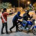 Violenta emboscada en Chimbas: delincuentes armados interceptaron a un motociclista y le robaron la moto en el barrio Santo Domingo