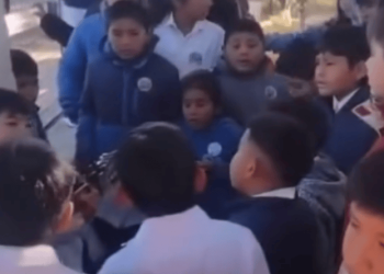 Furor en las redes: un alumno salió al recreo con su guitarra e hizo cantar una chacarera a toda la escuela