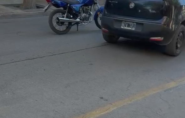 Chocó y se dio a la fuga en pleno microcentro: buscan a un Fiat Punto tras un siniestro en General Acha y Libertador