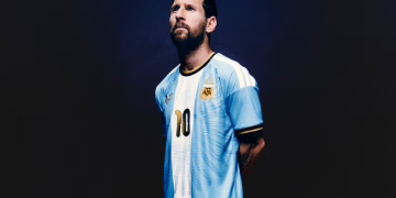 La camiseta del adiós: así será la indumentaria dorada con la que Lionel Messi se despedirá de la Selección en el Monumental