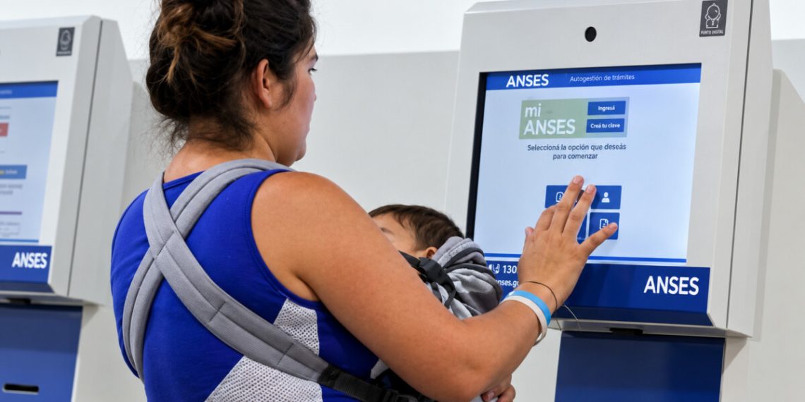 Trámite simplificado: la acreditación de salud y escolaridad de la AUH se realizará de forma automática