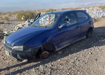 Desmantelado y sin ruedas: hallaron en Capital el Fiat Palio robado durante la madrugada