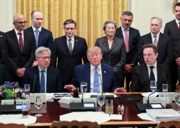 Pacto en la Casa Blanca: OpenAI, Google y Meta acordaron reglas voluntarias para frenar riesgos de la IA autónoma
