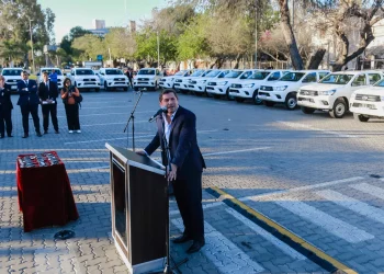 Inversión histórica: Marcelo Orrego entregó 30 vehículos 0 km a Obras Sanitarias para agilizar la respuesta en toda la provincia