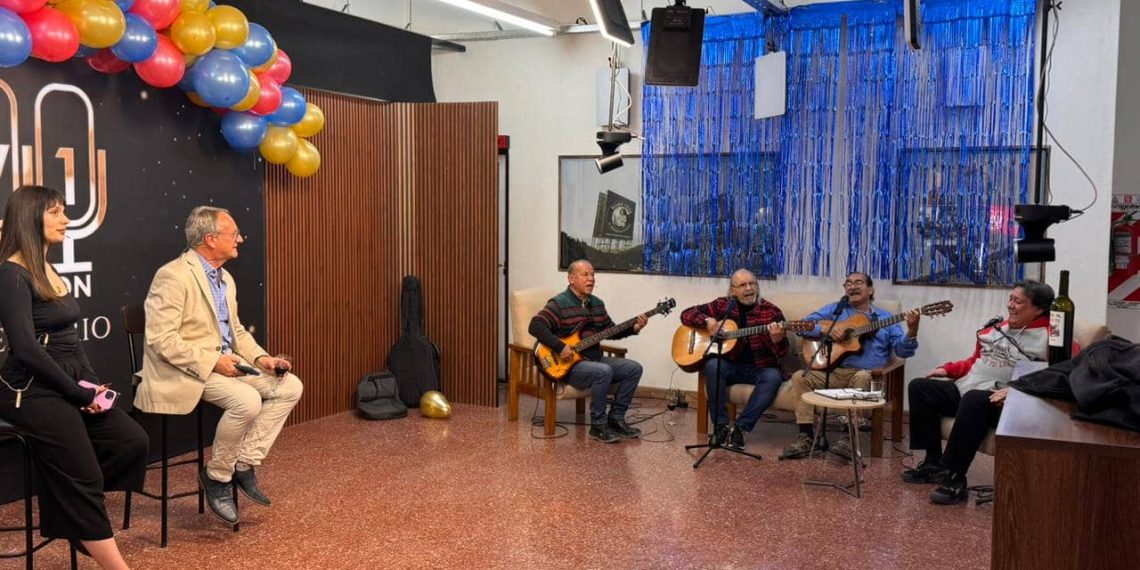 Noche de pura emoción en Radio Colón: Los Inti Huama pasaron por «La Noche y la Gente» y cantaron sus grandes clásicos en vivo