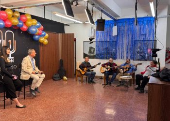 Noche de pura emoción en Radio Colón: Los Inti Huama pasaron por «La Noche y la Gente» y cantaron sus grandes clásicos en vivo