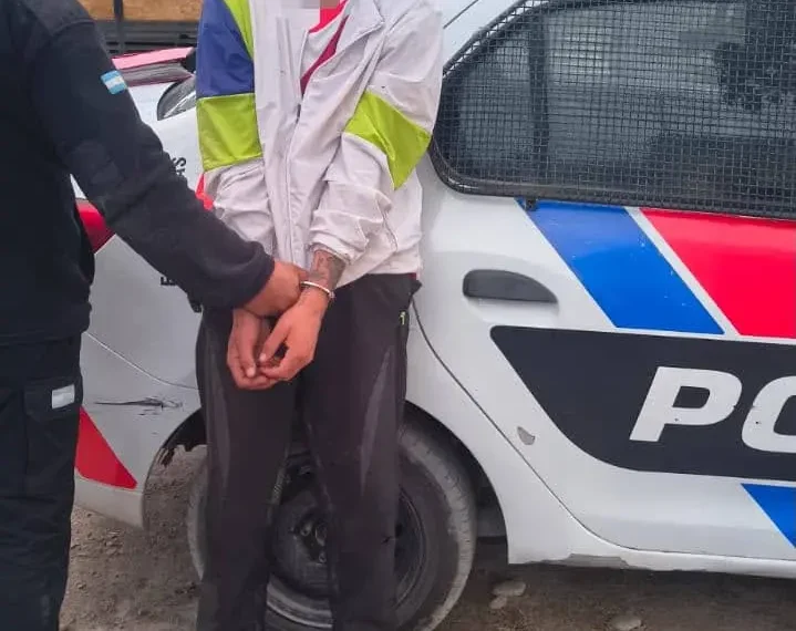 Quiso robarse una moto en Chimbas, no pudo arrancarla y cayó con las manos en la masa en pleno lote hogar