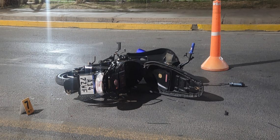 Tragedia en Pocito: un joven motociclista de 26 años murió tras perder el control y chocar contra un cartel