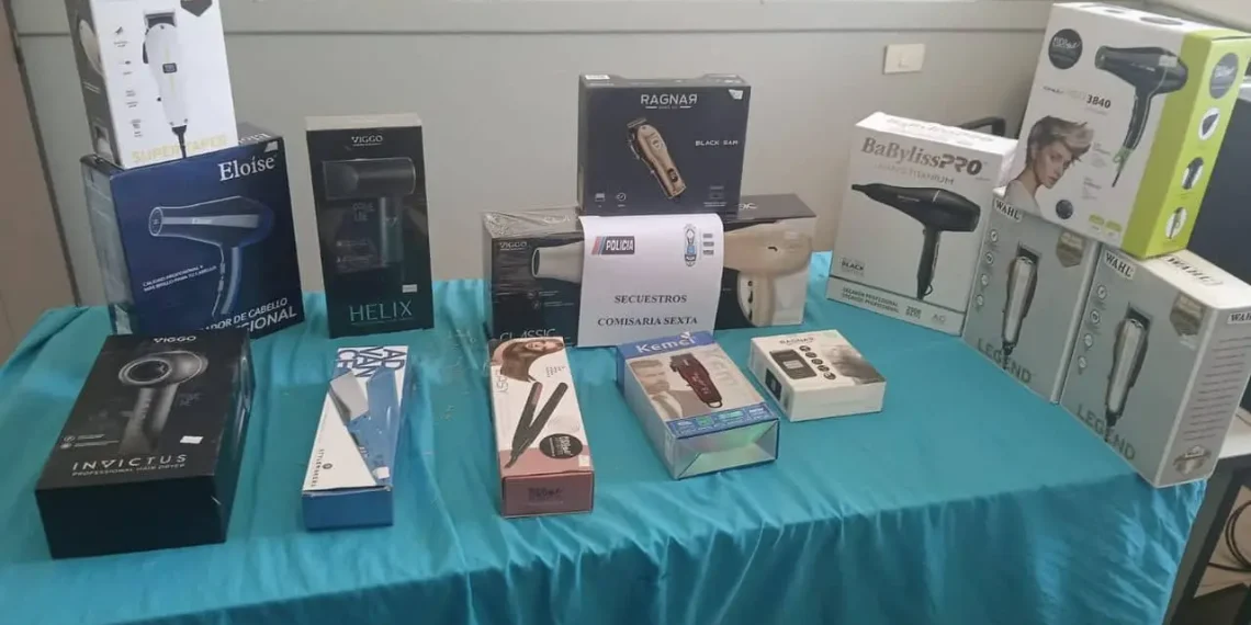 Golpe a una distribuidora en Rawson: los videos lo delataron, allanaron su casa y recuperaron $400 mil y herramientas de peluquería