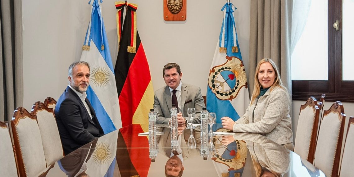 Cooperación e inversiones estratégicas: Orrego se reunió con el cónsul de Alemania con la mirada puesta en el tren minero