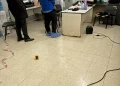 Disparo accidental en la Comisaría 34ª: a un policía se le escapó un tiro e hirió por la espalda a una compañera