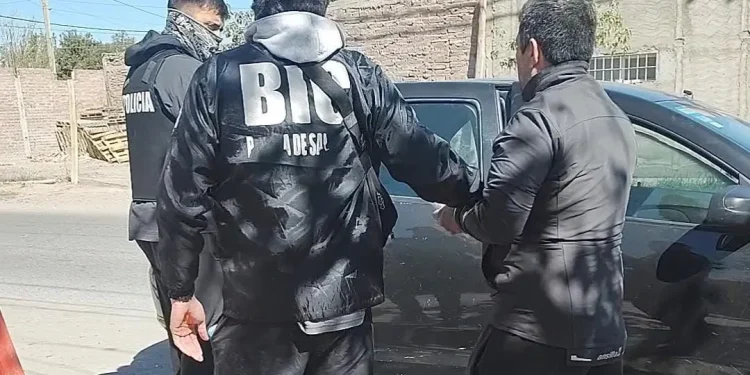 Golpe al delito en Rawson: la Brigada Central allanó dos barrios, detuvo a un sospechoso y recuperó elementos robados