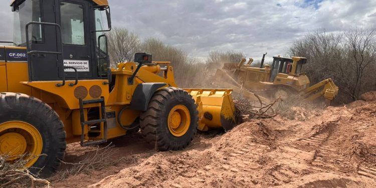 Operativo clave en Caucete: Hidráulica encauza el río Bermejo y refuerza defensas para evitar inundaciones en el pueblo