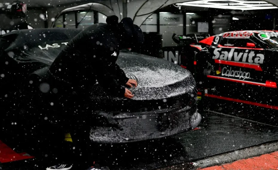 Parate obligado para Tobías Martínez: el frío extremo y la nieve suspendieron la actividad del Turismo Carretera en San Luis