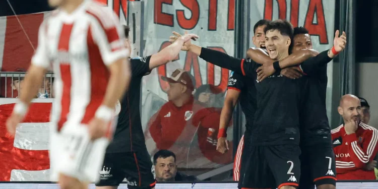 Huracán dio el golpe en el Monumental: venció 2-1 a River, cortó la racha de Ponzio y estiró a casi diez años el maleficio en Núñez