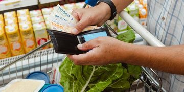La confianza del consumidor repuntó 2,4% en septiembre tras dos meses de caídas: fuerte contraste regional y brecha por nivel de ingresos